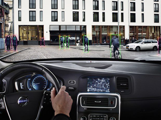 Volvo lança sistema que detecta ciclistas e freia carro sozinho