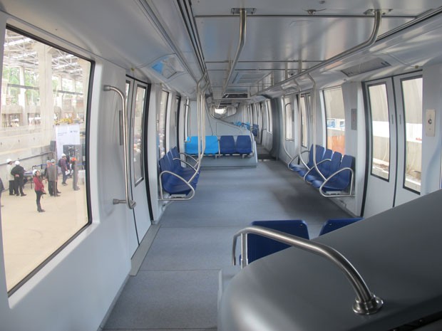 Interior do trem do monotrilho não tem divisões entre os vagões (Foto: Paulo Toledo Piza/G1)