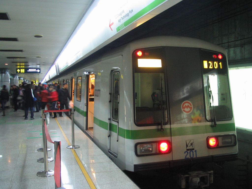 Shanghai_metro_line_2_people's_square_station