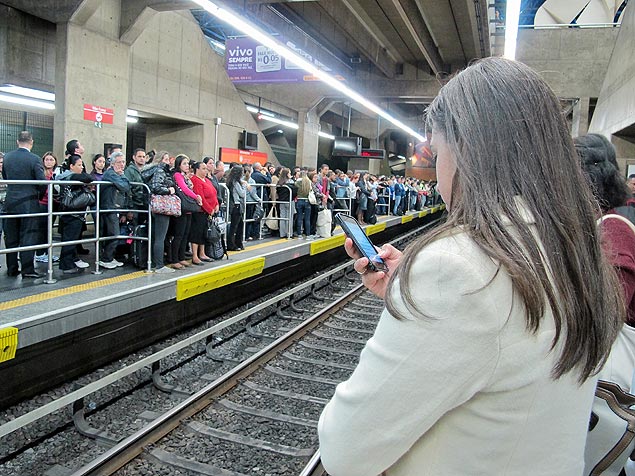 75% da rede de metrô em SP possui sinal de internet móvel, diz estudo