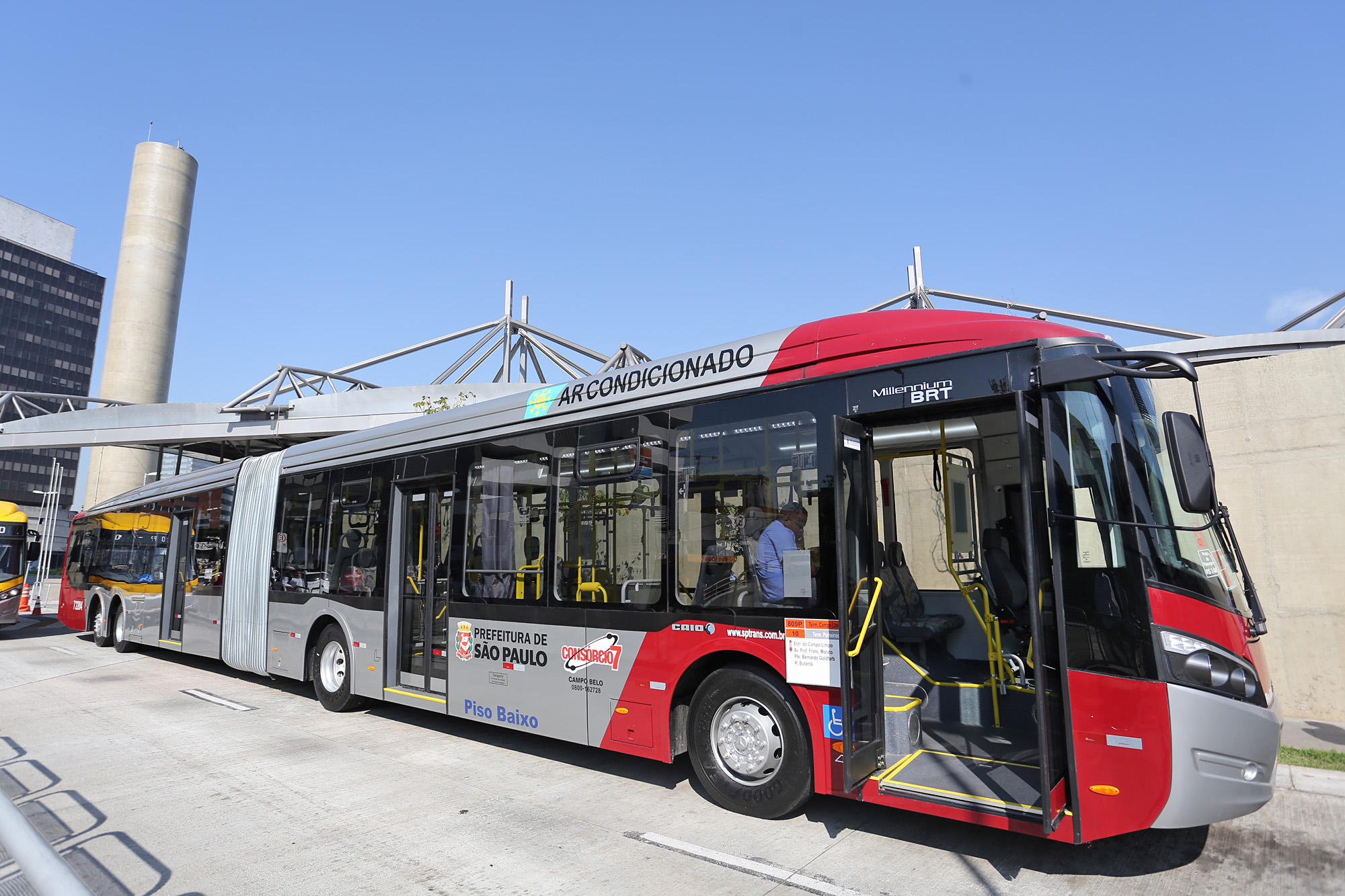 Millennium BRT I O500UDA padrão São Paulo - Superarticulado 23m