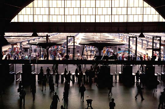 Estação Roosevelt (atual Brás), provavelmente nos anos 1980, em foto da  Revista Ferroviária.