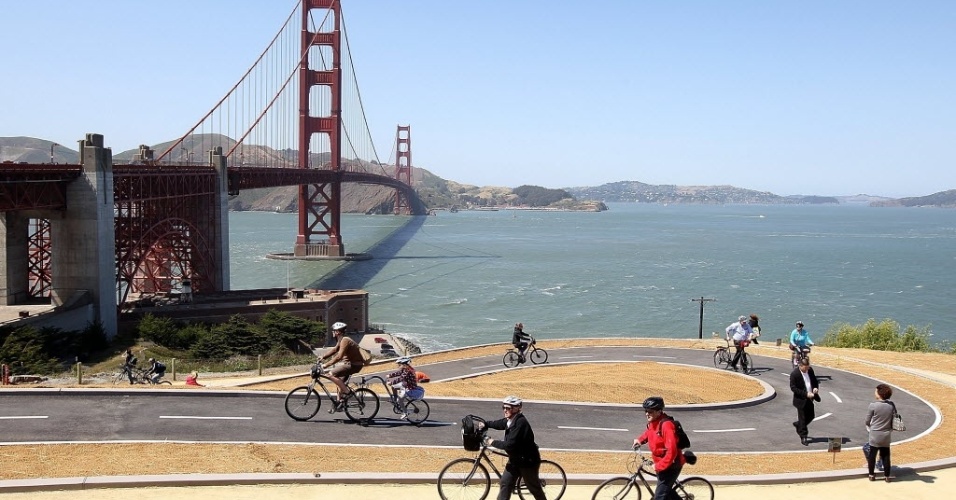 turistas-andam-de-bicicleta-na-recem-inaugurada-ciclovia-proxima-a-ponte-golden-gate-em-san-francisco-1337965827881_956x500