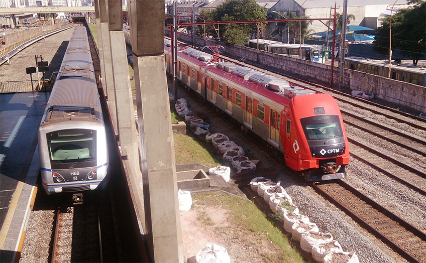Trem da série 8500 em testes no Expresso leste | Foto: Renato Lobo
