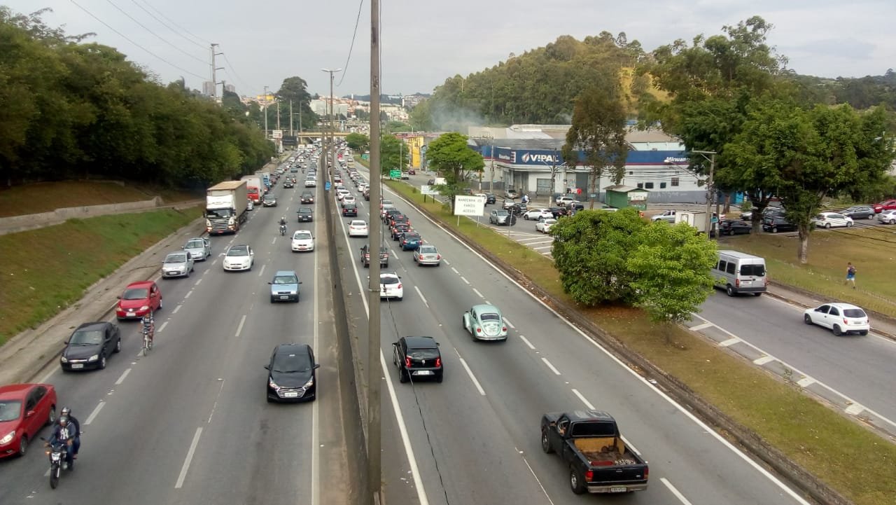 Rodovia Régis Bittencourt 10 km de lentidão e registro de acidente