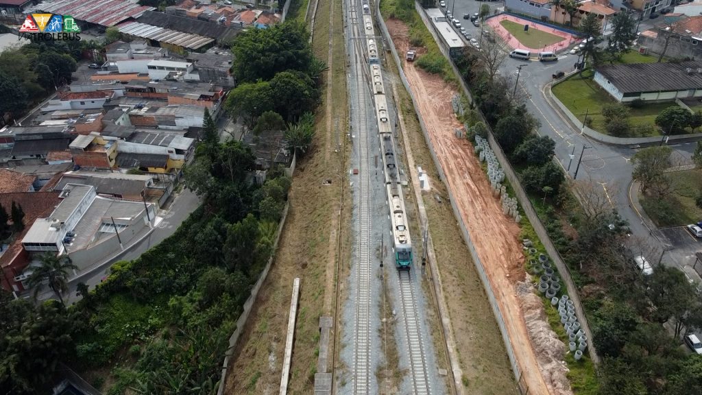 Trem Apresenta Falha E Afeta A Linha Esmeralda