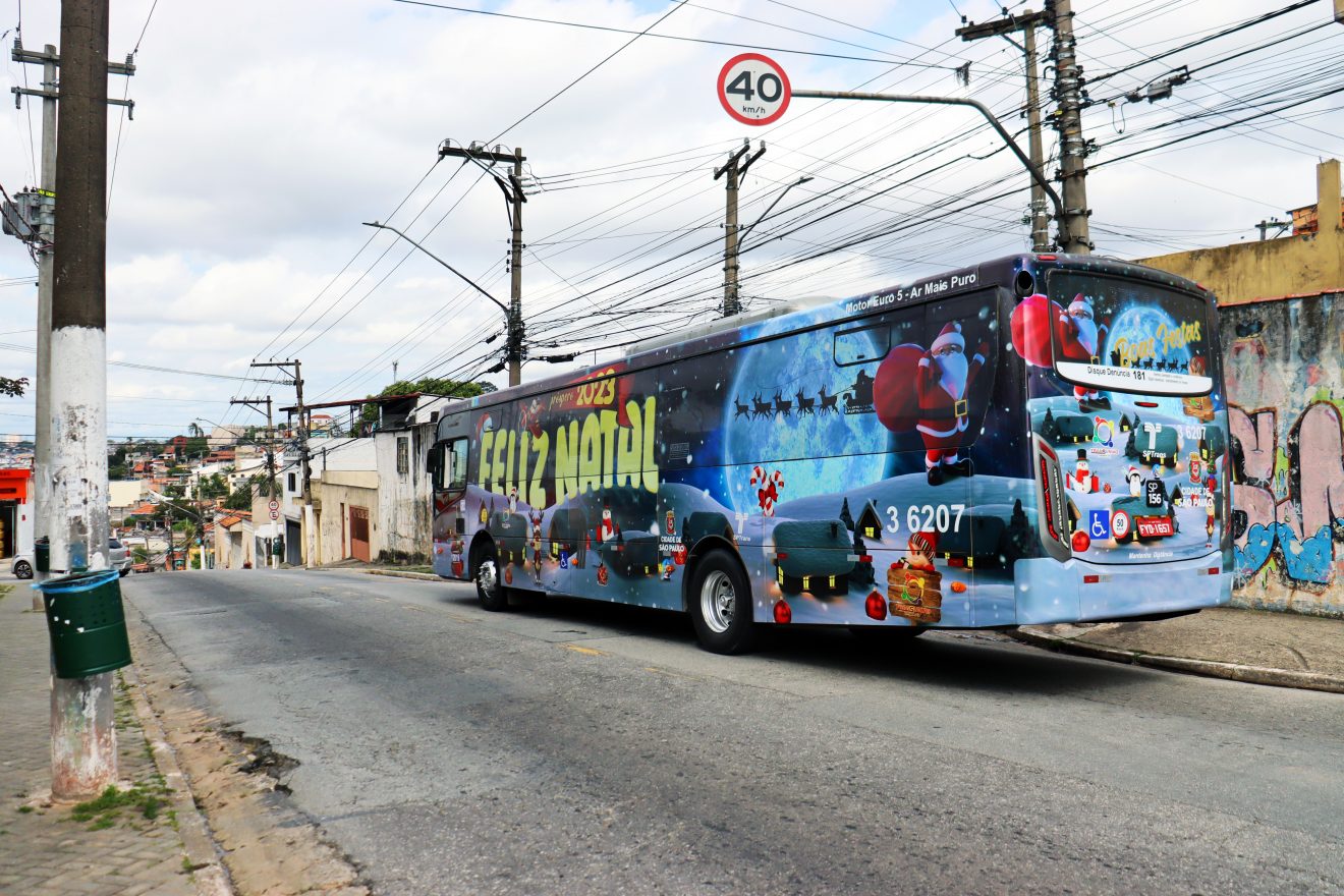 Ônibus de São Paulo já operam decoração de natal