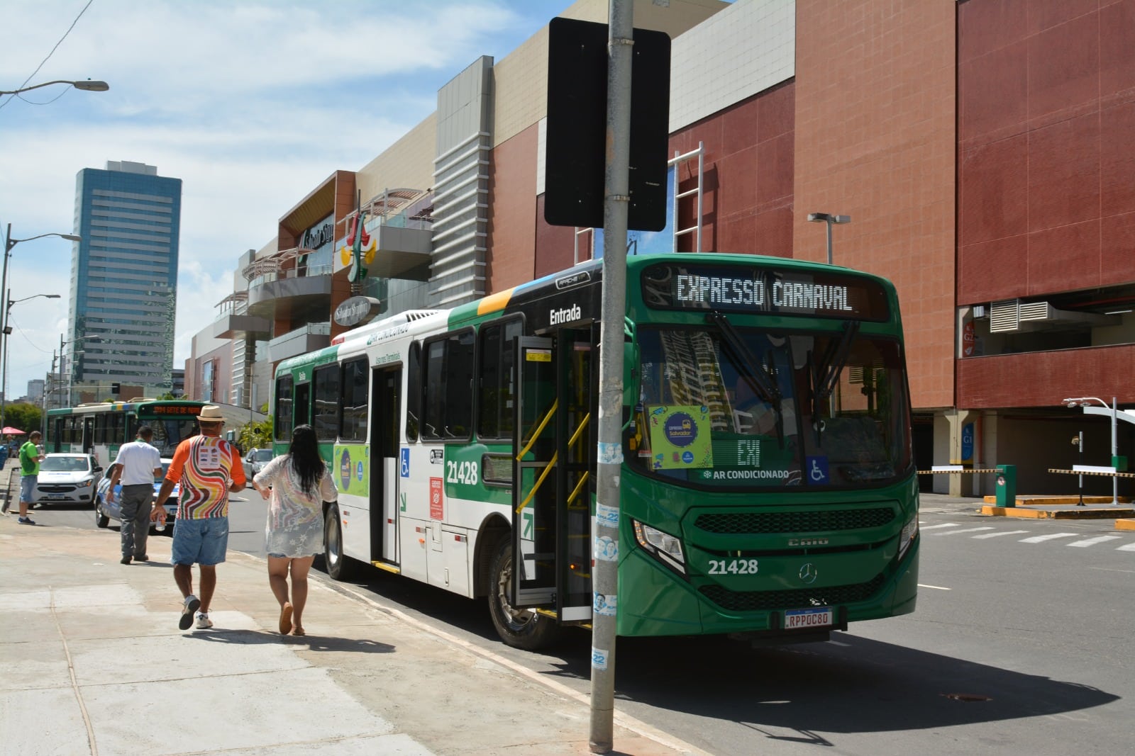 Greve De Nibus Suspensa Na Grande Salvador