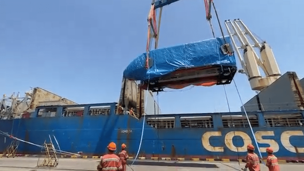 Primeiro Trem Da Linha Ouro Embarca Rumo Ao Brasil