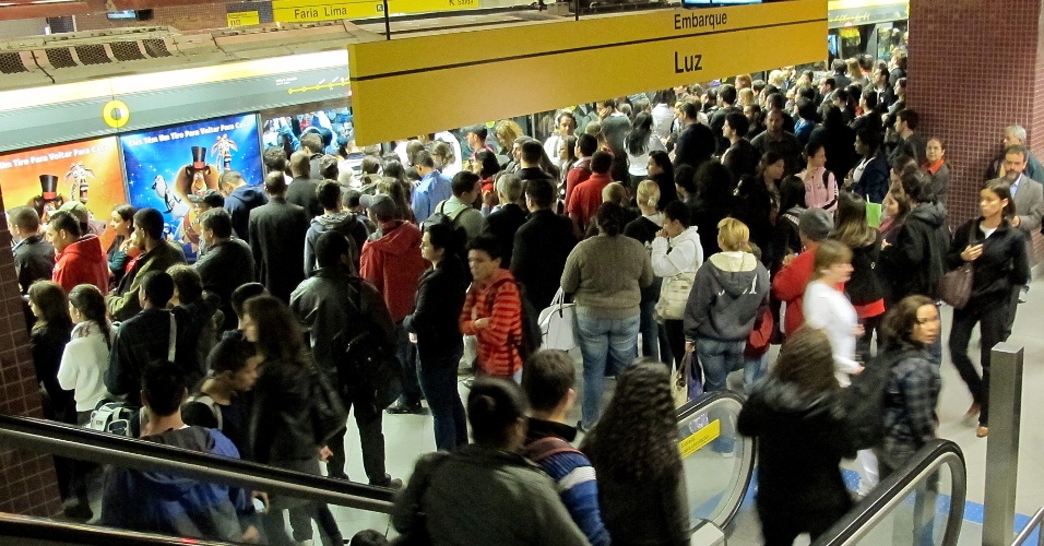 22jun2012-falha-em-trem-da-linha-4-amarela-do-metro-de-sao-paulo-apresentou-problemas-1340411559813_956x500