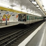 Foto da Estação Voltaire da linha 9 do metrô de Paris, França.