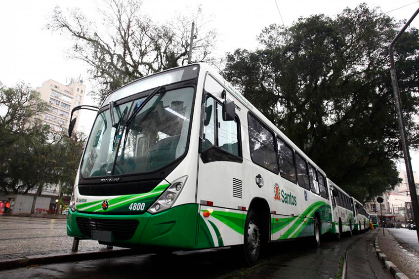 Ônibus e van de turismo são multados por estacionarem de maneira irregular  em Santos, Santos e Região