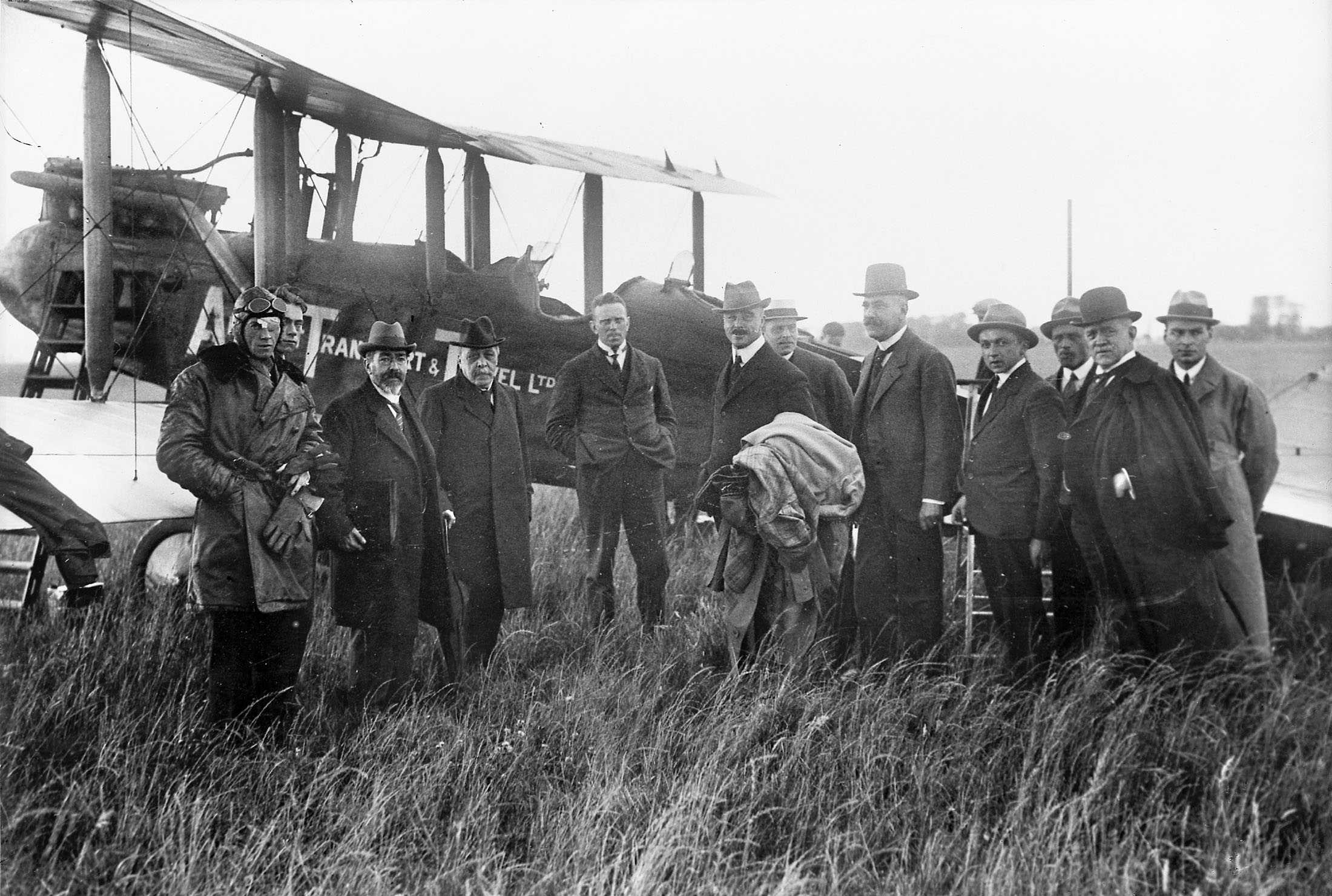 1920 – primeiro voo entre Londres e Amsterdã