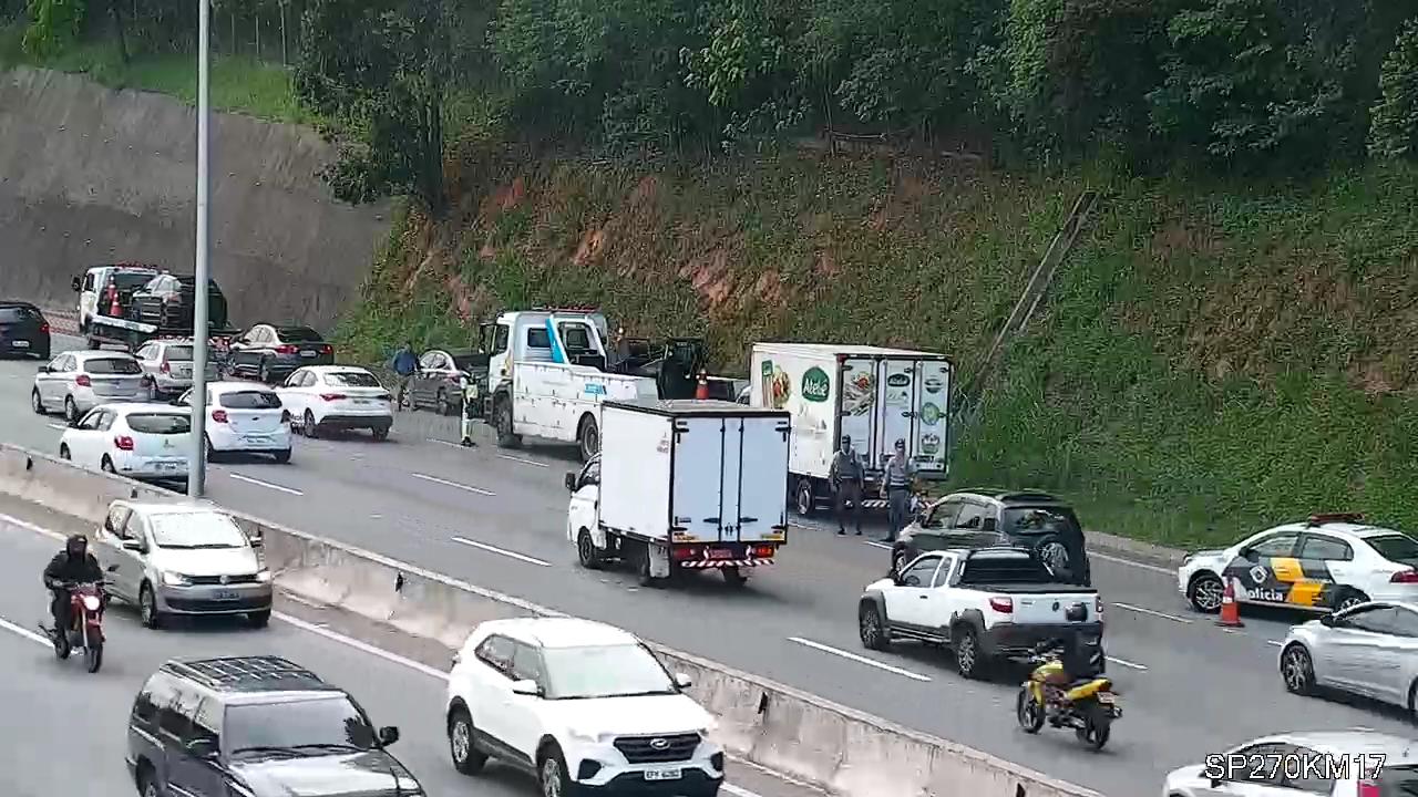 Acidente trava o trânsito da Rodovia Raposo Tavares na manhã desta