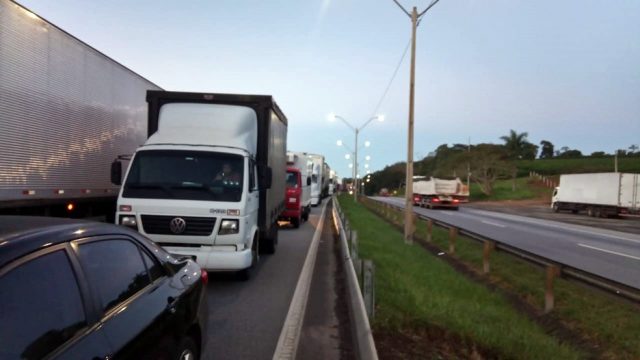 Como está o trânsito na Rodovia Fernão Dias nesta quarta (17)?