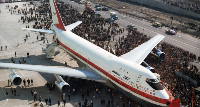 boeing-747-rollout-commemorative-brochure-1968-7_37334-680x365_c
