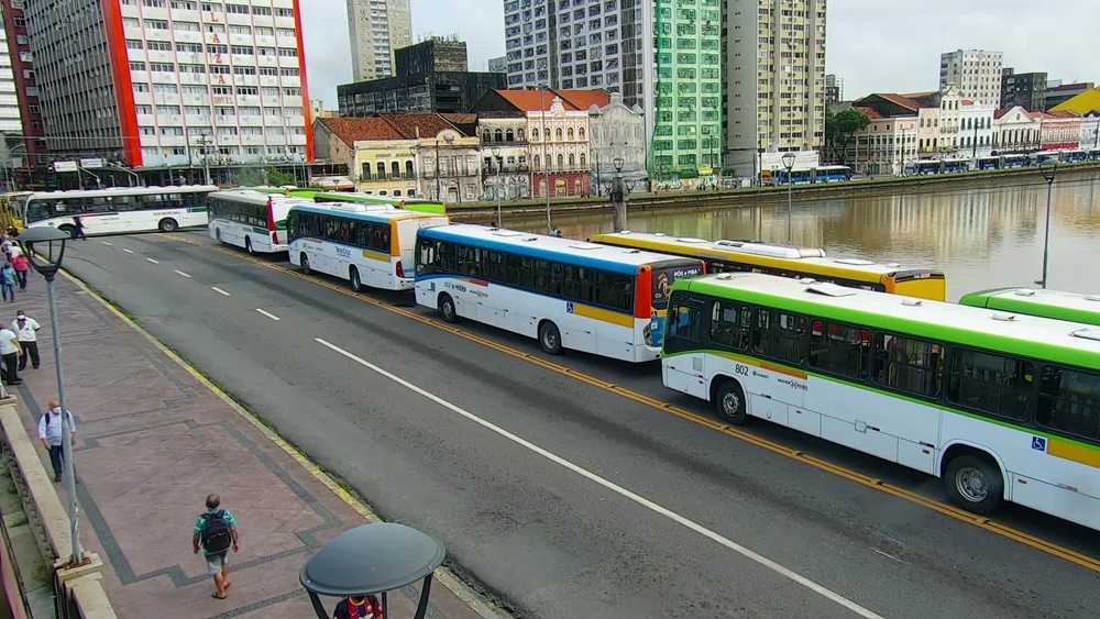 Greve de ônibus atinge Recife nesta terçafeira (13)