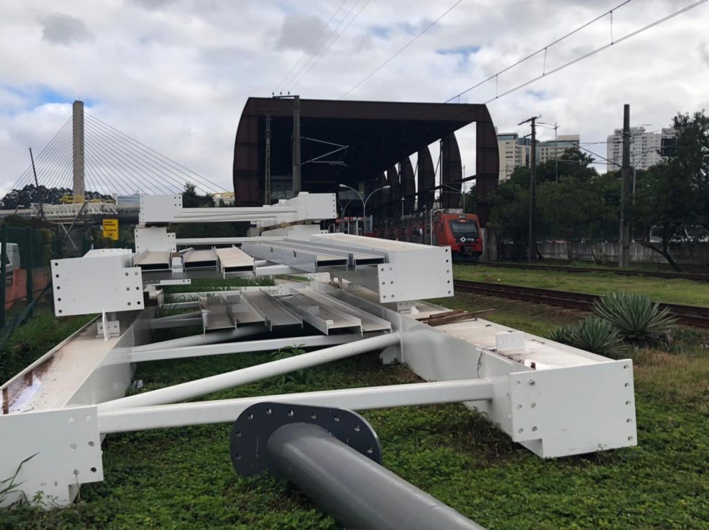 Plataforma da Estação Santo Amaro da CPTM ganha mais espaço Via Trolebus Plataforma da Estação Santo Amaro da CPTM ganha mais espaço Via Trolebus