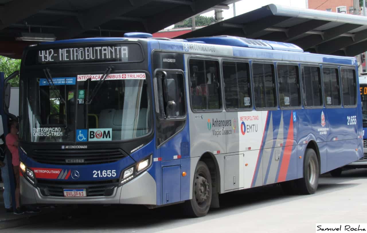 EMTU  Imprensa - Passageiros do Terminal Carapicuíba recebem ação