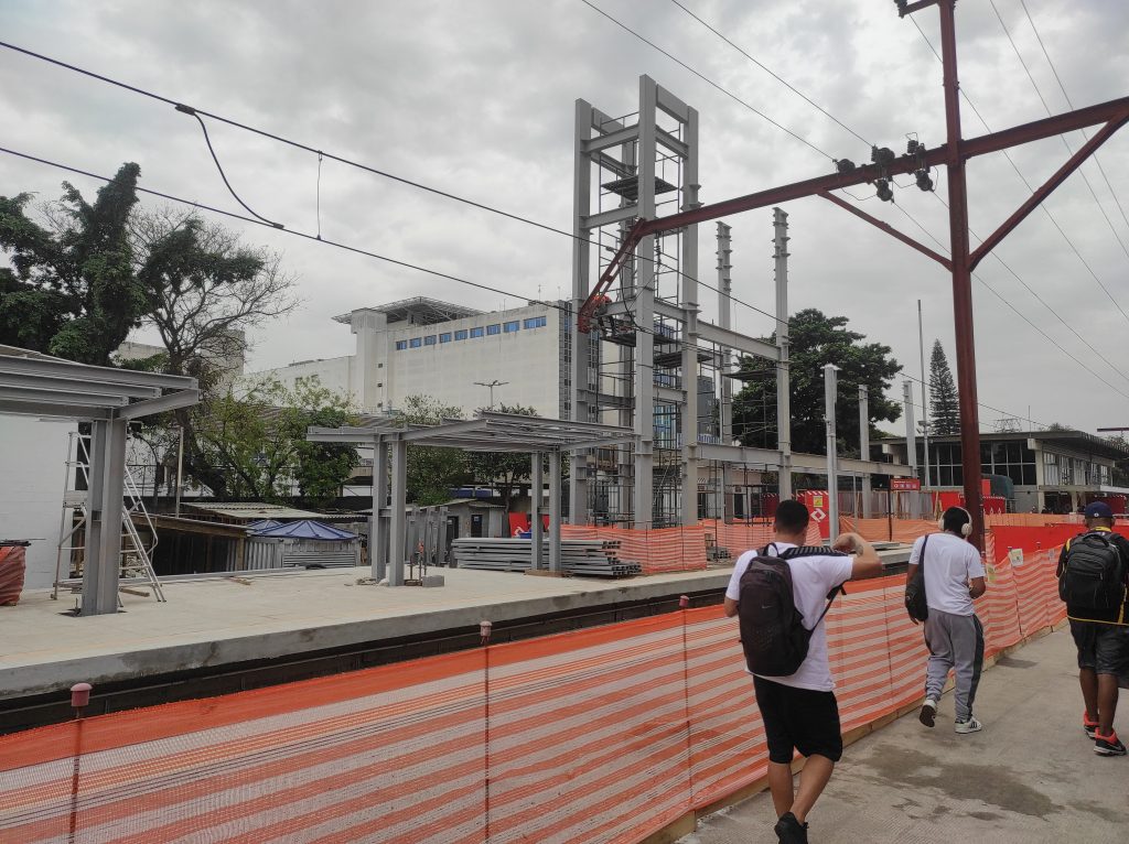 Estrutura de nova passarela da estação São Caetano da CPTM é montada Via Trolebus Estrutura de nova passarela da estação São Caetano da CPTM é montada Via Trolebus