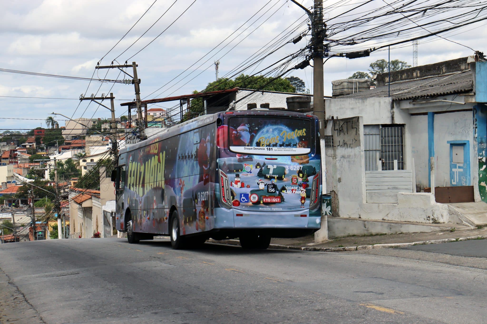 Ônibus de São Paulo já operam com decoração de natal - Via Trolebus