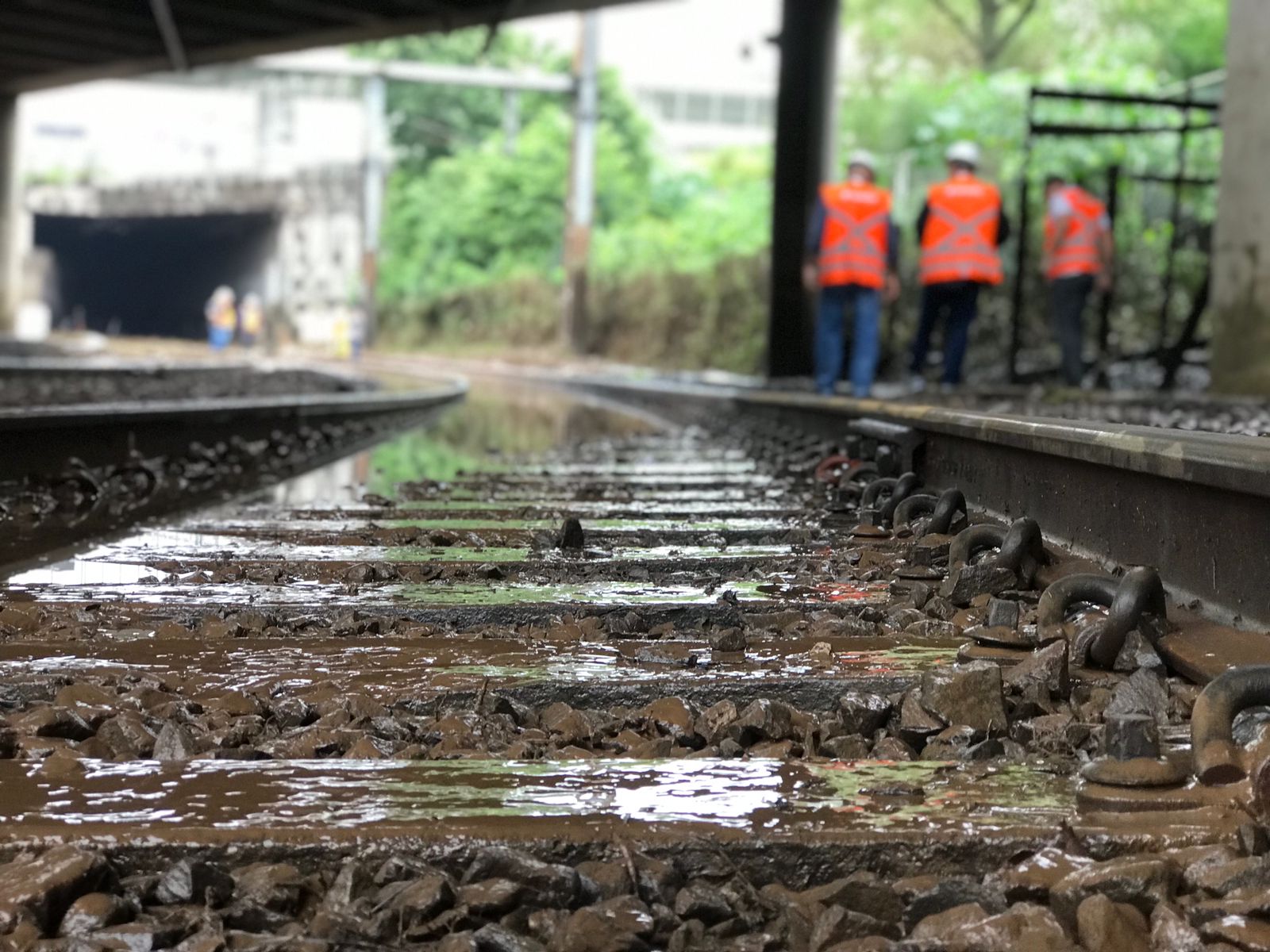 Chuva em SP afeta sete linhas de trem e metrô -