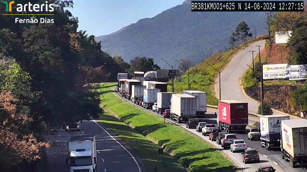 Acidente bloqueia a Rodovia Fernão Dias